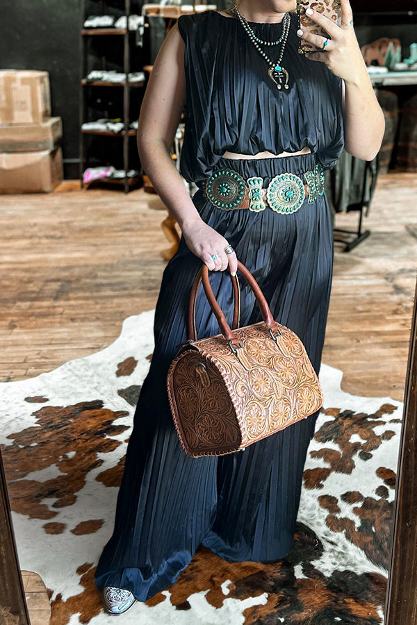 Beautiful Sleeveless Pleated Suit