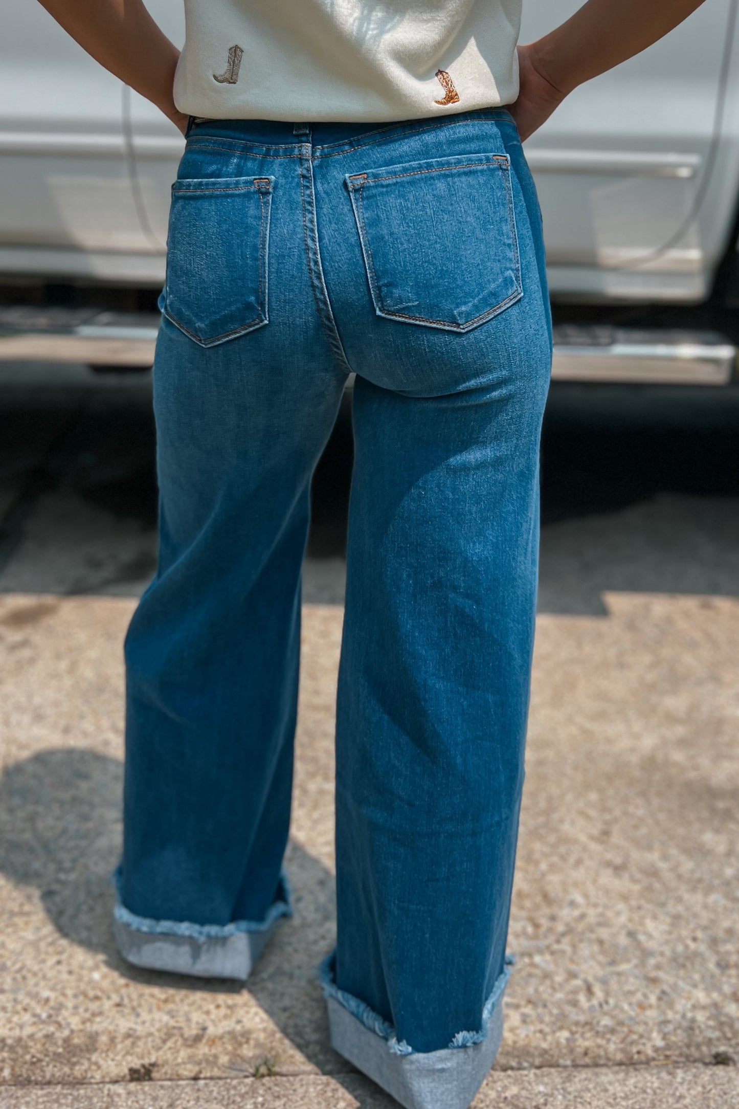 The High-waisted Washed Jeans