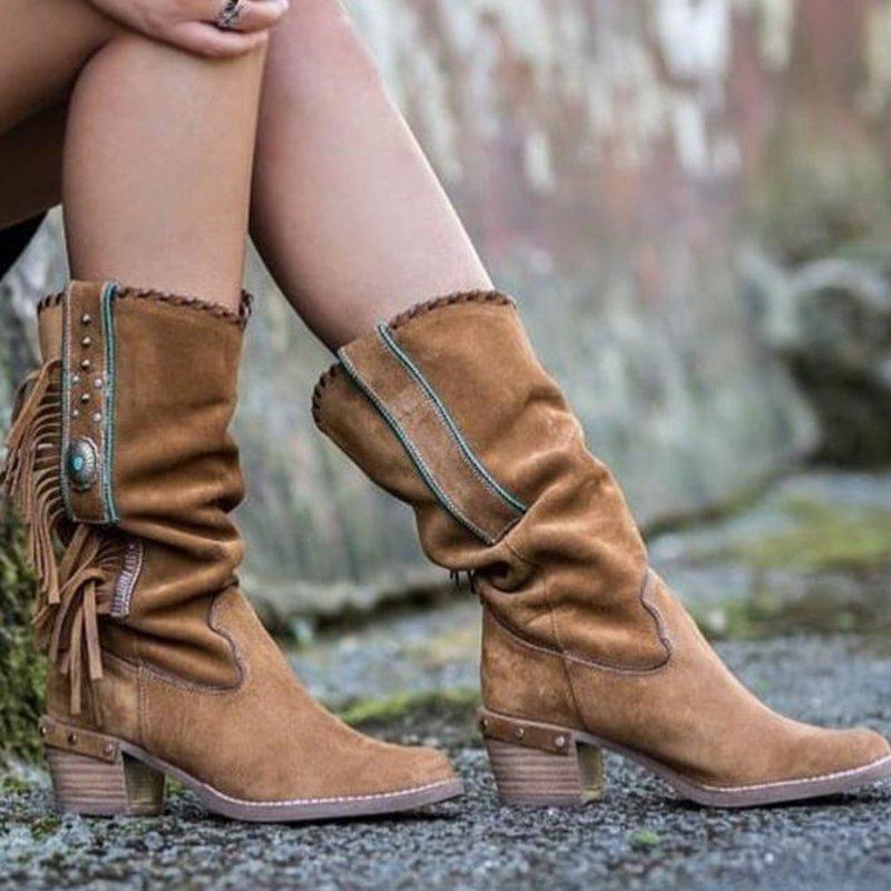 Fringed suede in the middle of the boots