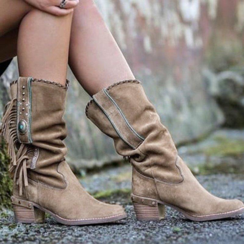 Fringed suede in the middle of the boots